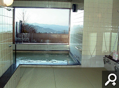 施工後：「晴れたらいいね　軽井沢森のいえ」畳敷き大浴サムネイル